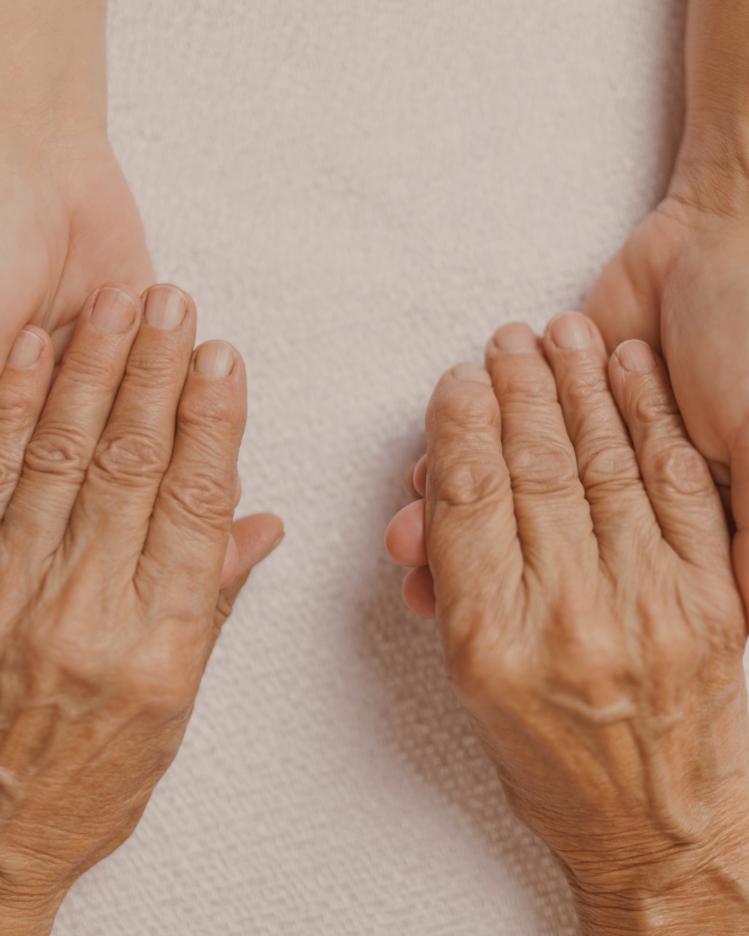 soin rebozo bain enveloppé pour bébé ostéopathe pour bébé enfant jeune maman adulte seniors Corbeil Essonnes 91100