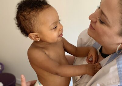 soin rebozo bain enveloppé pour bébé ostéopathe pour bébé enfant jeune maman adulte seniors Corbeil Essonnes 91100