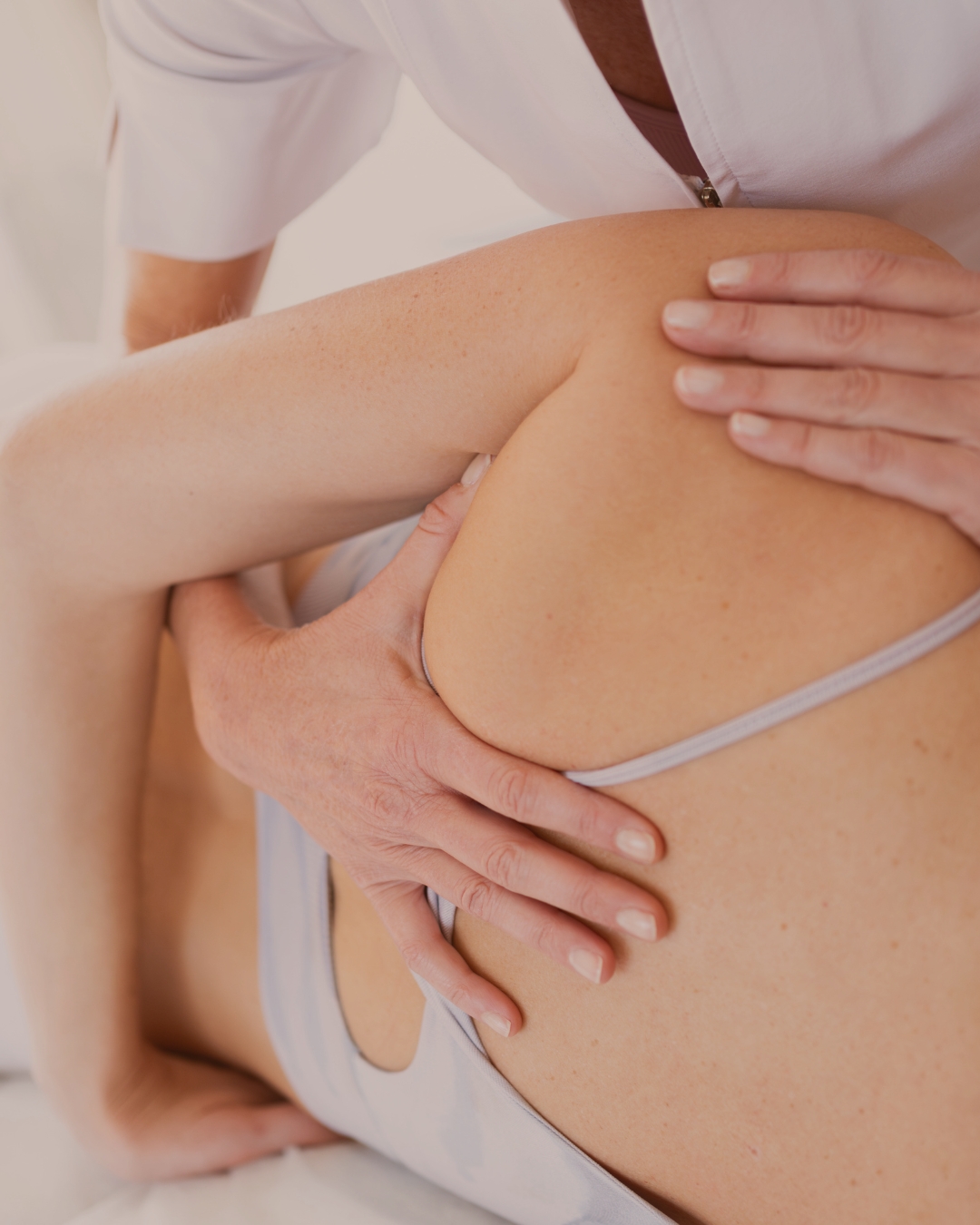 soin rebozo bain enveloppé pour bébé ostéopathe pour bébé enfant jeune maman adulte seniors Corbeil Essonnes 91100