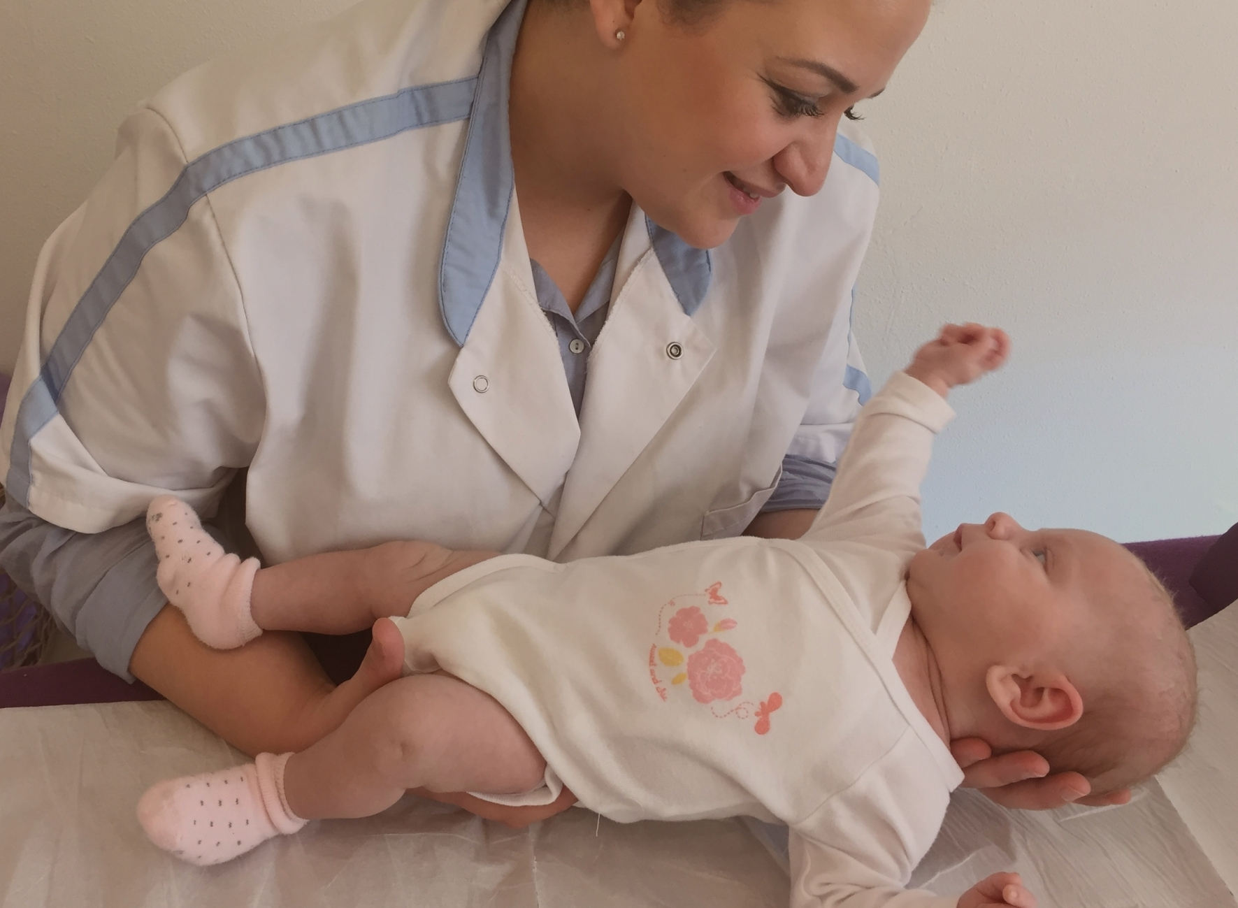 Ostéopathe à Corbeil-Essonnes pour séance mère et enfant, consultations en cabinet et à domicile secteur Étréchy, soins adaptés pour maman et bébé